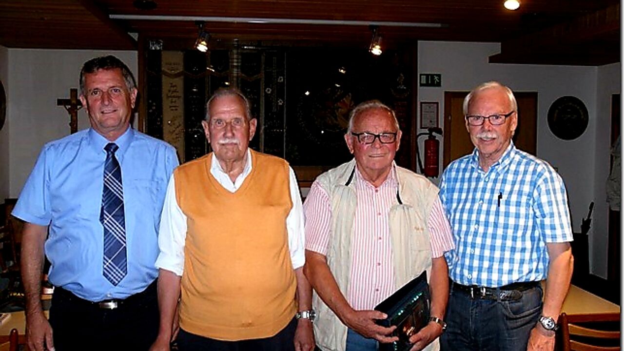 Die Geehrten Günter Bredl und Adolf Faulhammer mit den Vorsitzenden Bernhard Hauber (l.) und Norbert Frühwald (r) Foto: DBwV 
