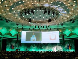 Im "Berlin Congress Center" am Alexanderplatz in Berlin wurden die Preisträger des Wettbewerbs "Bundeswehr und Gesellschaft" geehrt. Foto: DBwV/Scheurer