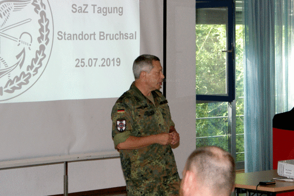 Begrüßung der Teilnehmerinnen und Teilnehmer durch den Kommandeur des ABCAbwKdoBw, Oberst Klaus Werner Schiff. Foto: ABCAbwKdoBw