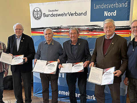 v.l.: Dirk Jersch, Eberhardt Friedrichs, Ewald Bense, Gerulf Keil, Hans-Georg von Kowalkowski und Jörg Meier (Beisitzer und Außendienstmitarbeiter DBwV). Foto: DBwV/LV Nord