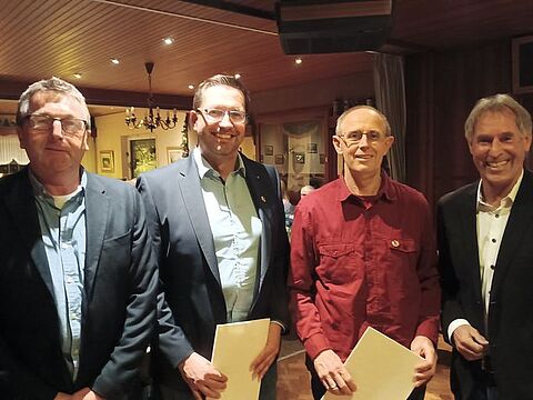In Dithmarschen (v.l.n.r.): Stabsfeldwebel a.D. Warskulat, stellvertretender Vorsitzender, Hauptmann d.R. Strauch und Oberstabsfeldwebel a.D. Hartmann, beide geehrt mit der Urkunde für 25 Jahre Mitgliedschaft, und Hauptmann a.D. Rosenke, Vorsitzender. Foto: LV Nord
