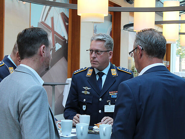 Hauptmann Andreas Steinmetz nahm in seiner Funktion als Gruppensprecher der Soldaten im Bezirkspersonalrat der Luftwaffe an der Tagung teil. "Dies ist gelebte Beteiligung", so der stellvertretende DBwV-Vorsitzende. Foto: DBwV/Hahn