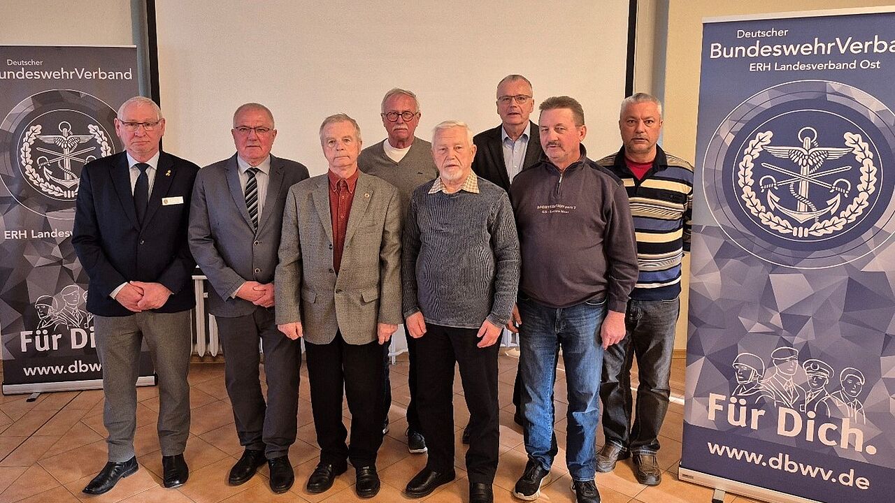 Der Vorstand der KERH-Burgenlandkreis mit dem Vorsitzenden ERH im Landesvorstand Ost (von links) Frank Udo Reiche, Volkhard Riemer, Harry Grunert, Jürgen Eichentopf, Rainer Stiller, Frank Teichmann, Klaus-Dieter Wessalowski, Matthias Pinkwart. Foto: Volkhard Riemer
