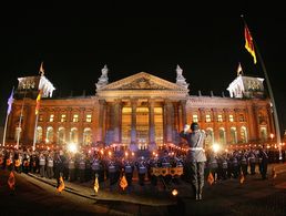 Zapfenstreich auf dem Platz der Republik: Dieses eindrucksvolle Bild wird am 31. August wieder zu sehen sein. Foto: Bundeswehr/Herholt