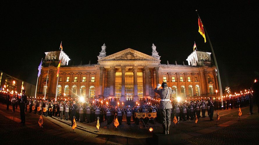 Zapfenstreich auf dem Platz der Republik: Dieses eindrucksvolle Bild wird am 31. August wieder zu sehen sein. Foto: Bundeswehr/Herholt