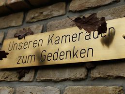 Der Ehrenhain von Kundus wurde im Wald der Erinnerung in Schwielowsee bei Potsdam wieder aufgebaut. Dort wird auch an Mischa Meier erinnert. Foto: Bundeswehr/Marc Tessensohn