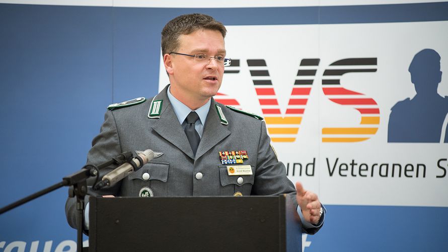Oberstleutnant André Wüstner sprach sich für die Einbeziehung der Familien von psychisch erkrankten Einsatzsoldaten in den Heilungsprozess aus Foto: DBwV/Bombeke 