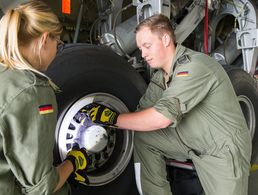 Fachunteroffiziere haben künftig die Möglichkeit, Berufssoldat zu werden. Foto: Bundeswehr