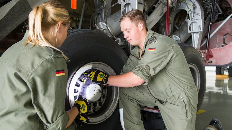 Fachunteroffiziere haben künftig die Möglichkeit, Berufssoldat zu werden. Foto: Bundeswehr