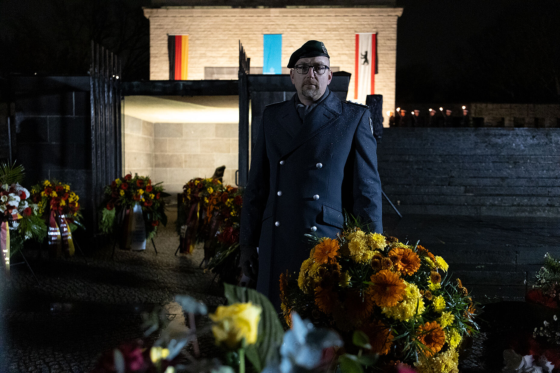 Hauptmann Christian Weber, Bezirksvorsitzender Berlin-Brandenburg, bei der Gedenkveranstaltung des Volksbundes am Standortfriedhof an der Lilienthalstraße in Berlin. Foto: DBwV/Yann Bombeke