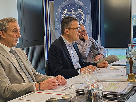 Roderich Kiesewetter (MdB) – Obmann für Außenpolitik der CDU/CSU-Fraktion – und Landesvorsitzender Stabsfeldwebel a.D. Gerhard Stärk bei der Landesvorstandssitzung in Giengen/Brenz. Foto: Oliver Hartmann