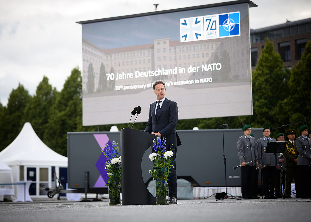 NATO-Generalsekretär Mark Rutte spricht beim Festakt „70 Jahre Deutschland in der NATO“. „70 Jahre Deutschland in der NATO“. Foto: picture alliance/dpa/Bernd von Jutrczenka