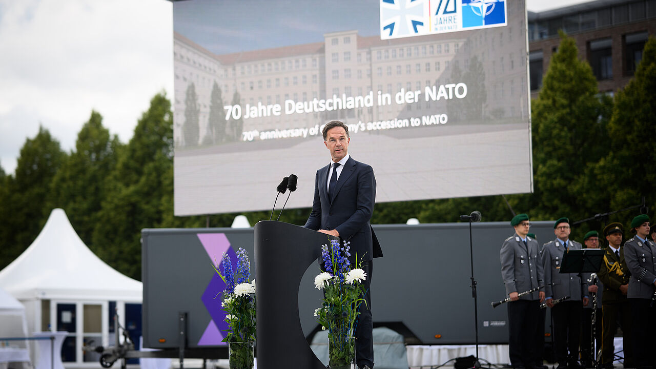 NATO-Generalsekretär Mark Rutte spricht beim Festakt „70 Jahre Deutschland in der NATO“. „70 Jahre Deutschland in der NATO“. Foto: picture alliance/dpa/Bernd von Jutrczenka