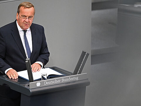„Ein Haushalt zeigt, wofür ein Staat Verantwortung übernimmt. Er zeigt, was er schützen will und er zeigt, welche Vorsorge er für die Zukunft treffen will", sagte Verteidigungsminister Boris Pistorius. Foto: picture alliance/dpa/Michael Brandt