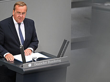 „Ein Haushalt zeigt, wofür ein Staat Verantwortung übernimmt. Er zeigt, was er schützen will und er zeigt, welche Vorsorge er für die Zukunft treffen will", sagte Verteidigungsminister Boris Pistorius. Foto: picture alliance/dpa/Michael Brandt