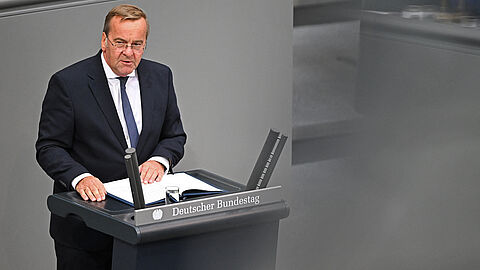 „Ein Haushalt zeigt, wofür ein Staat Verantwortung übernimmt. Er zeigt, was er schützen will und er zeigt, welche Vorsorge er für die Zukunft treffen will", sagte Verteidigungsminister Boris Pistorius. Foto: picture alliance/dpa/Michael Brandt