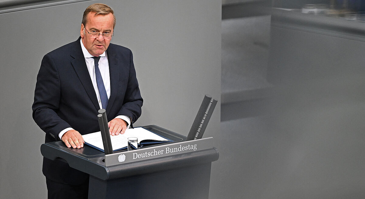 „Ein Haushalt zeigt, wofür ein Staat Verantwortung übernimmt. Er zeigt, was er schützen will und er zeigt, welche Vorsorge er für die Zukunft treffen will", sagte Verteidigungsminister Boris Pistorius. Foto: picture alliance/dpa/Michael Brandt