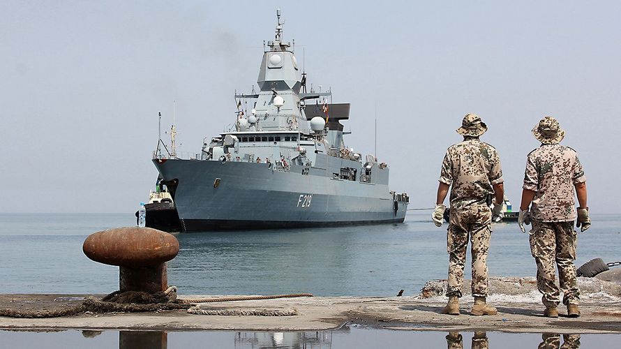 An dem Einsatz "Atalanta" zur Bekämpfung der Piraterie vor der Küste Somalias soll sich die Bundeswehr ein weiteres Jahr beteiligen. Foto: Bundeswehr/FK Wolff