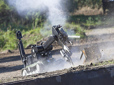 Der Kampfmittelbeseitigungsroboter „tEODor“ (technical Explosive Ordnance Devices and observation robot) wird in der Bundeswehr zur Entschärfung von Sprengkörpern benutzt Foto: Bundeswehr