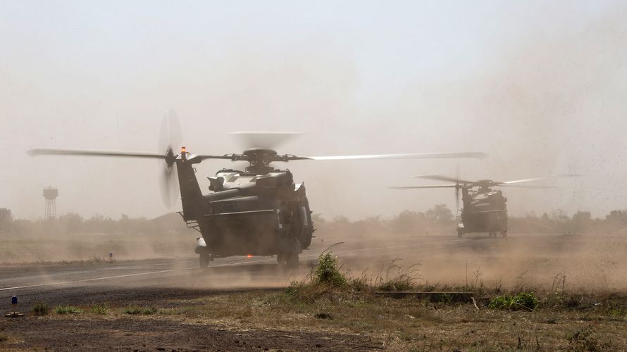 Hitze bis zu 50 Grad Celsius, Staub und steinige Pisten stellen das Material der Bundeswehr in Mali auf eine harte Probe Foto: Bundeswehr