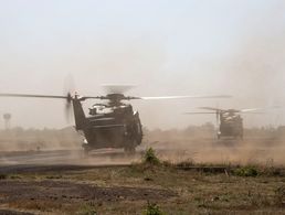 Maschinen vom Typ NH-90 starten in Bamako/Mali. Der Einsatz ist inzwischen der größte Einsatz der Bundeswehr Foto: Bundeswehr