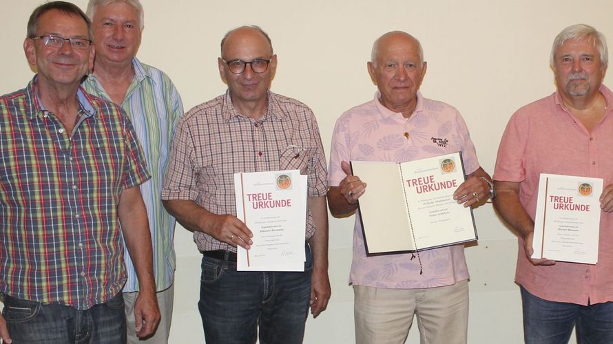 Oberstabsfeldwebel a.D. Harald Lott, Oberstabsfeldwebel a.D. Peter Hofmann, Stabsfeldwebel a.D. Johannes Hermann, Stabsfeldwebel a.D. Walter Schieferle und Stabsfeldwebel a.D. Herbert Rimmele (v.l.) Foto: DBwV/Peter Hofmann