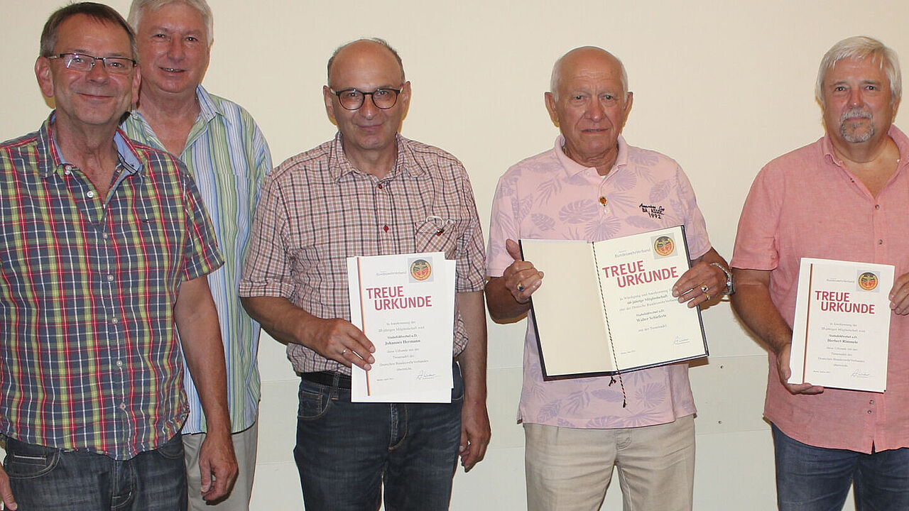 Oberstabsfeldwebel a.D. Harald Lott, Oberstabsfeldwebel a.D. Peter Hofmann, Stabsfeldwebel a.D. Johannes Hermann, Stabsfeldwebel a.D. Walter Schieferle und Stabsfeldwebel a.D. Herbert Rimmele (v.l.) Foto: DBwV/Peter Hofmann