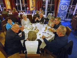 Mitglieder der Kameradschaft ERH feierten mit ihren Gästen aus dem Landesvorstand den Jahresabschluss in Bad Mergentheim. Foto: Carina Rother.