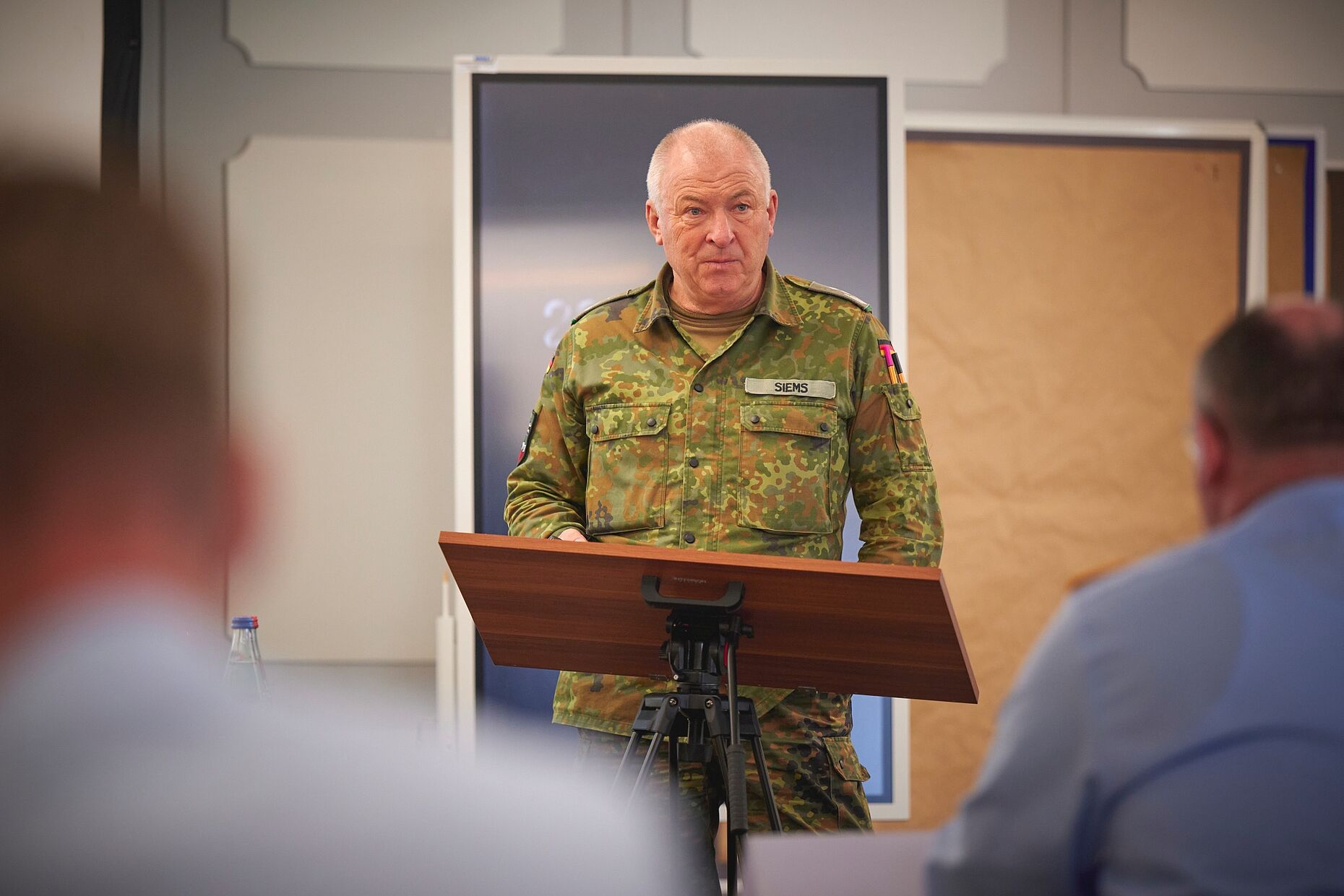 Oberst Fred Siems vom BAPersBw sprach über die Realität der Personalführung. Foto: Ingo Kaminsky