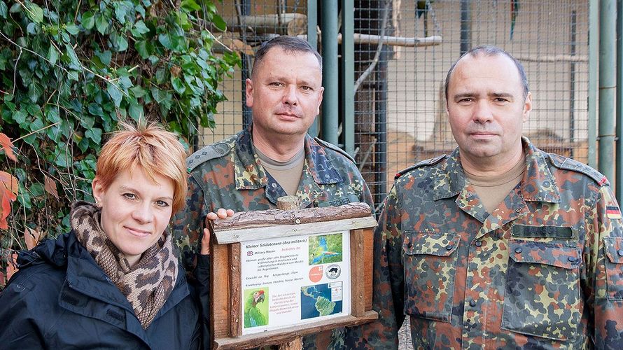 v.l.: Frau Julia Gottschlich, Hptm Mike Becher, Hptm Ralf Baasch. (Foto: TruKa Delitzsch)