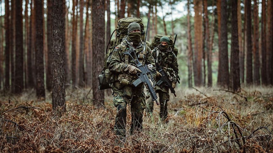 Für die zivile und militärische Fach-, Dienstposten- und Laufbahnausbildung sind die erforderlichen Ausbildungen weiter durchzuführen. Die Priorität wurde durch das BMVg im Bereich der Laufbahnausbildung gesehen. Symbolbild: Bundeswehr/Jana Neumann
