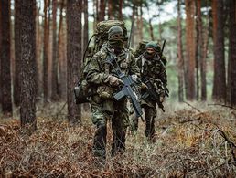 Für die zivile und militärische Fach-, Dienstposten- und Laufbahnausbildung sind die erforderlichen Ausbildungen weiter durchzuführen. Die Priorität wurde durch das BMVg im Bereich der Laufbahnausbildung gesehen. Symbolbild: Bundeswehr/Jana Neumann