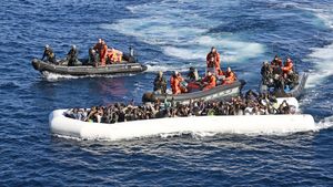Die Bundeswehr beteiligt sich inzwischen auch an der Rettung schiffbrüchiger Flüchtlinge im Mittelmeer. Die Anforderungen an die Soldaten wandeln sich stetig Foto: Bundeswehr Achim Winkler