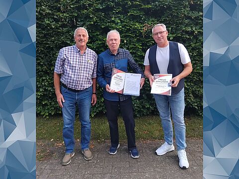 Harald Zimmer (von links) ehrte Wolfgang Stade und Andreji Pfitzner. Foto: DBwV