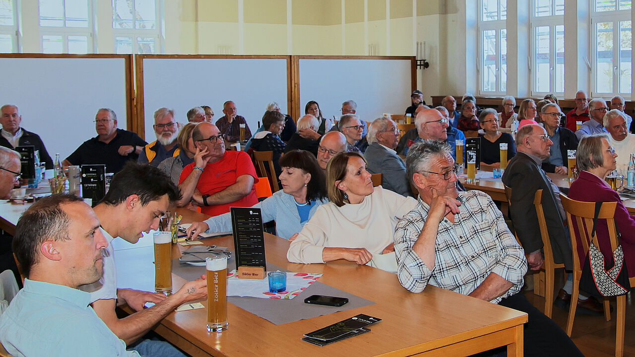 Das aufmerksame Plenum bei der Mitgliederversammlung der KERH Sonthofen verfolgt interessiert den Vortrag von Notarin Cathrin Caspary zu den „Grundzügen der Nachlassplanung“. Foto: Wolfgang Kruse