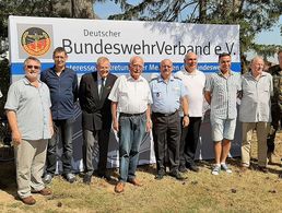 Gute Gespräche, einen satten Tombolaerlös und Ehrungen gab es beim diesjährigen Grill-, Familien- und Sommerfest in Euskirchen. Foto: Christian Neumann