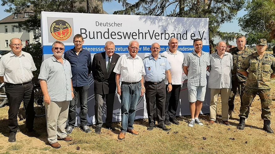 Gute Gespräche, einen satten Tombolaerlös und Ehrungen gab es beim diesjährigen Grill-, Familien- und Sommerfest in Euskirchen. Foto: Christian Neumann