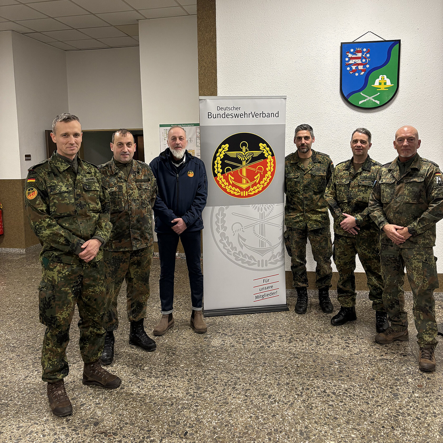 Oberstleutnant i.G. Marcel Bohnert tauschte sich auch mit Mitgliedern der Standortkameradschaft aus. Foto: Foto: Truka DBwV Bad Salzungen