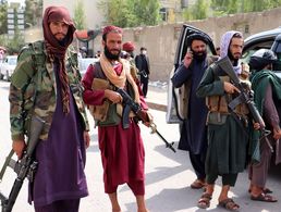 Taliban-Kämpfer in Kabul: Sie haben jetzt das Sagen in Afghanistan. Prof. Dr. Masala von der Universität der Bundeswehr München sieht keine guten Perspektiven für das Land. Foto: picture alliance / newscom | Bashir Darwish
