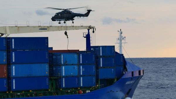 Deutsche Soldaten beim Boarding des türkischen Frachtschiffs "Rosaline A". Aufgrund der Intervention aus Ankara musste die Kontrolle des verdächtigen Frachters wenig später abgebrochen werden. Foto: EUNAVFOR MED Irini