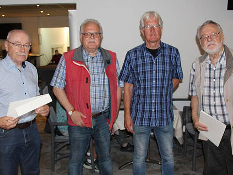Bei der Ehrung in Braunschweig (v.l.n.r.): Detmar Riepegerste (l.) unterstützte bei der Ehrung, Klaus Winkler, Uwe Fenger und Joachim Stut. Foto: LV Nord