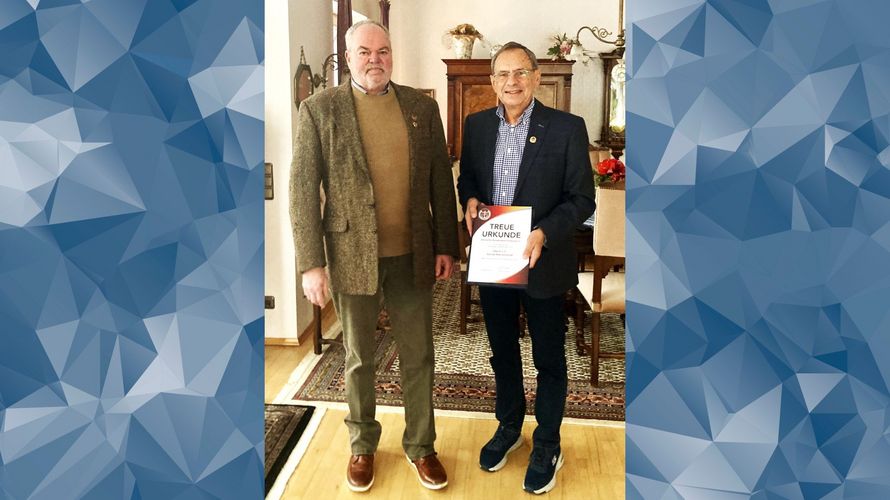 Der Kameradschaftsvorsitzende Peter Pfaff (links) dankte Günter Pfannschmidt für dessen Treue zum DBewV. Foto: DBwV