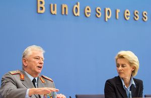 Zu Berichten über viele Mängel bei „Tornado"-Flugzeugen sagte Generalinspekteur Volker Wieker, die Luftwaffe verfüge über 30 einsatzbereite Maschinen. Foto: DBwV/Christine Hepner