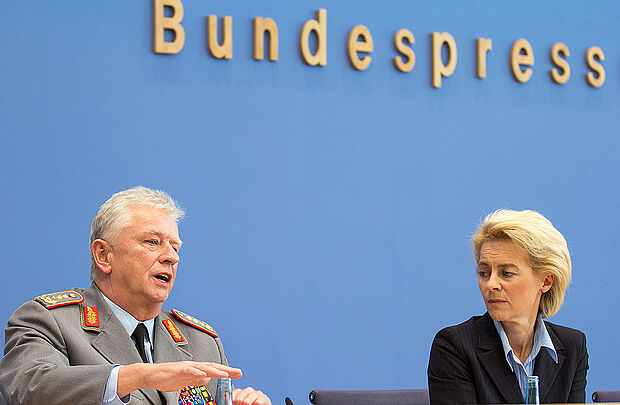 Zu Berichten über viele Mängel bei „Tornado"-Flugzeugen sagte Generalinspekteur Volker Wieker, die Luftwaffe verfüge über 30 einsatzbereite Maschinen. Foto: DBwV/Christine Hepner