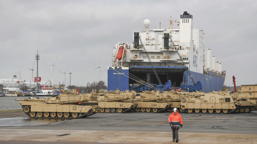 In Bremerhaven wurde schweres Gerät der US-Armee für die Übung "Defender Europ 20" entladen. Foto: picture alliance/Karsten Klama/dpa 
