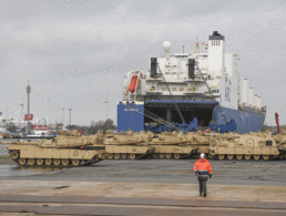 In Bremerhaven wurde schweres Gerät der US-Armee für die Übung "Defender Europ 20" entladen. Foto: picture alliance/Karsten Klama/dpa 
