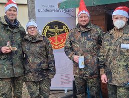 Bei winterlichen Temperaturen gut gelaunt und für den Tag bestens vorbereitet: (v.l.) StFw Christian Hillmer, StFw Katja Lemke, HptFw Tobias Heinen, StFw Frank Keller. Im Team mit dabei, aber nicht auf dem Foto: HptFw Nancy Krohn und OStFw Guido Boesen. Foto: DBwV/Schwab