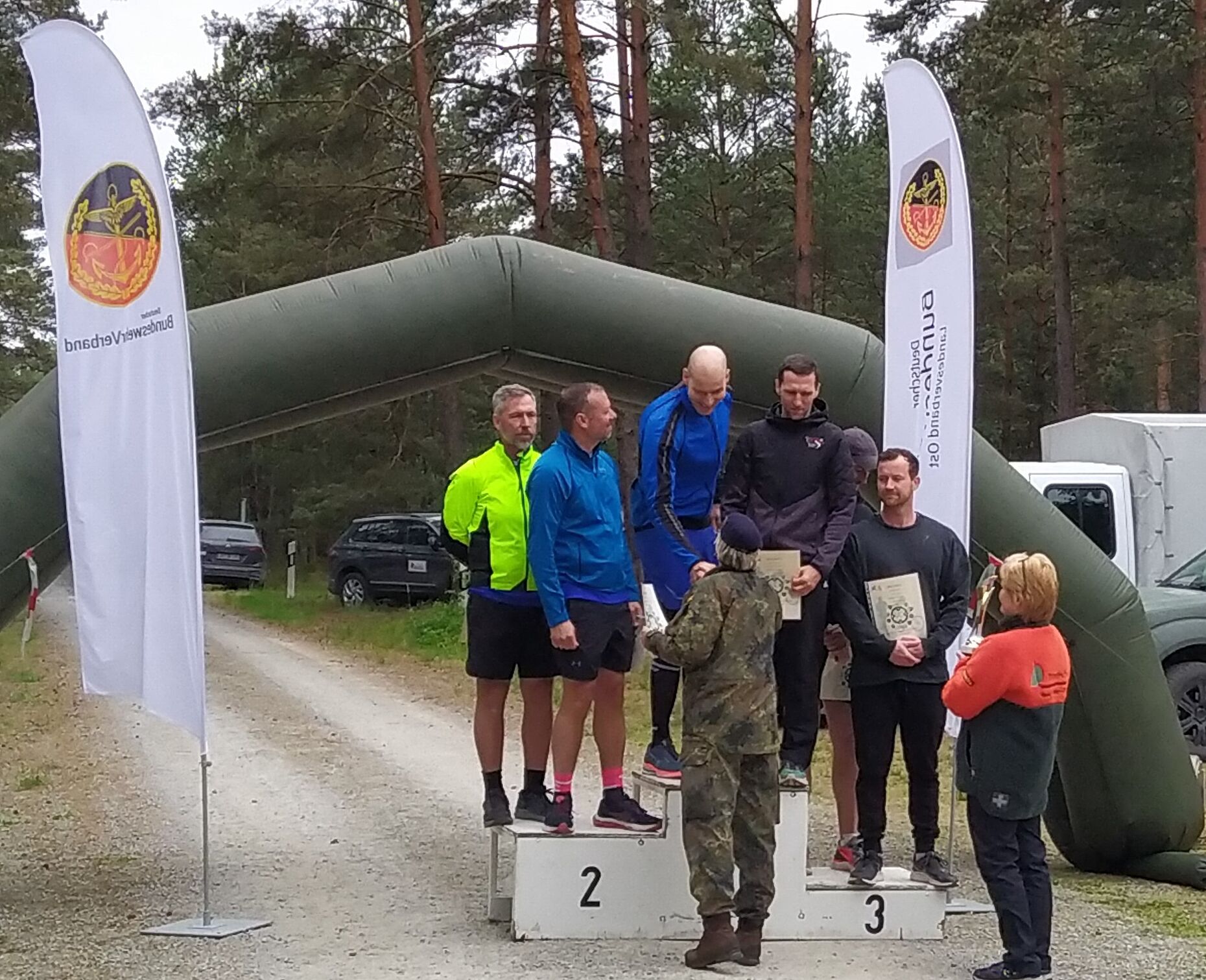 Siegerehrung für die Männerteams über 40 Kilometer. Foto: Christian Weber