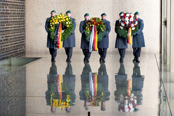 Traditionell wird am Volkstrauertag im Bendlerblock der Toten der Bundeswehr gedacht. Foto: DBwV/Yann Bombeke