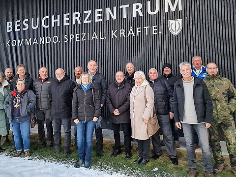 Gründungsmitglieder der Kameradschaft ERH Calw im Besucherzentrum des KSK in Calw. Foto: KERH Calw